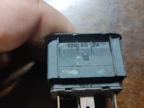 8G0919214 8G0959851 PRZYCISK PODNOSZENIA SZYBY AUDI 80 CABRIO 8G0919214 8G0959851 PRZYCISK PODNOSZENIA SZYBY AUDI 80 CABRIO