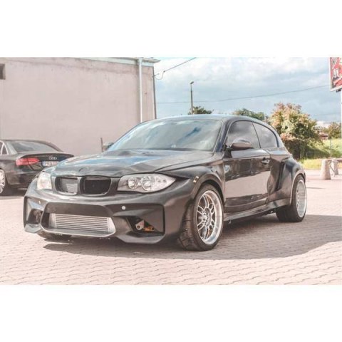 Royal Body Kit BMW E81 Błotnik Prawy Przód